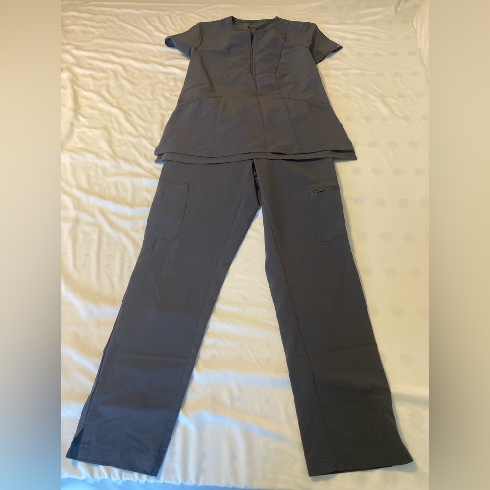Women’s scrub set